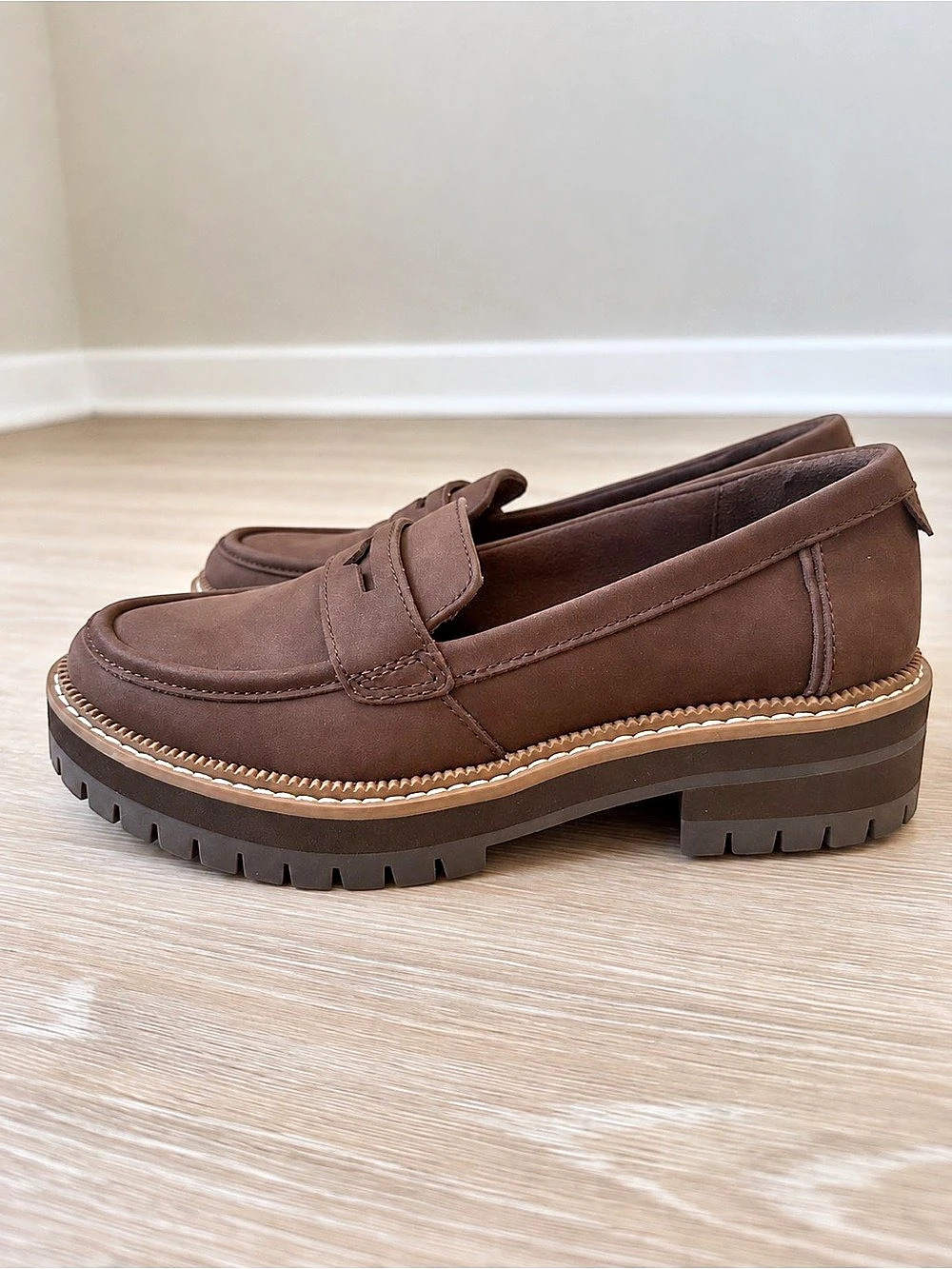 TOMS Cara Loafer in Dark Brown Leather - Size 5